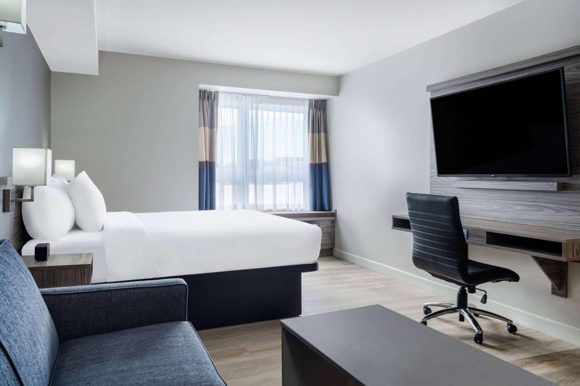 Microtel Inn & Suites By Wyndham Kanata Ottawa West Exterior foto