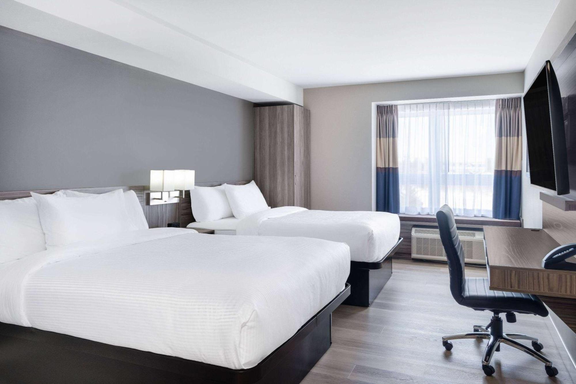 Microtel Inn & Suites By Wyndham Kanata Ottawa West Exterior foto