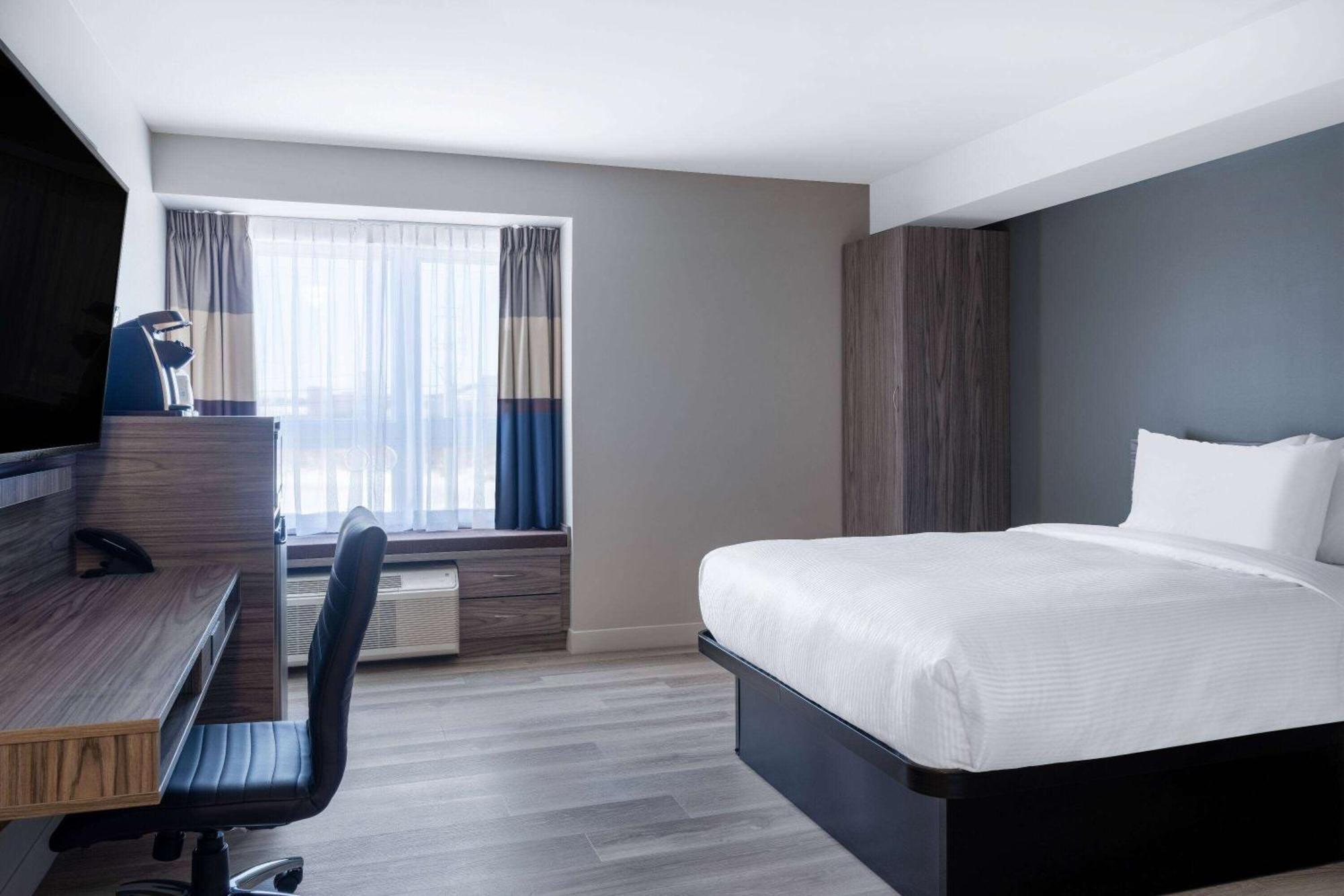 Microtel Inn & Suites By Wyndham Kanata Ottawa West Exterior foto