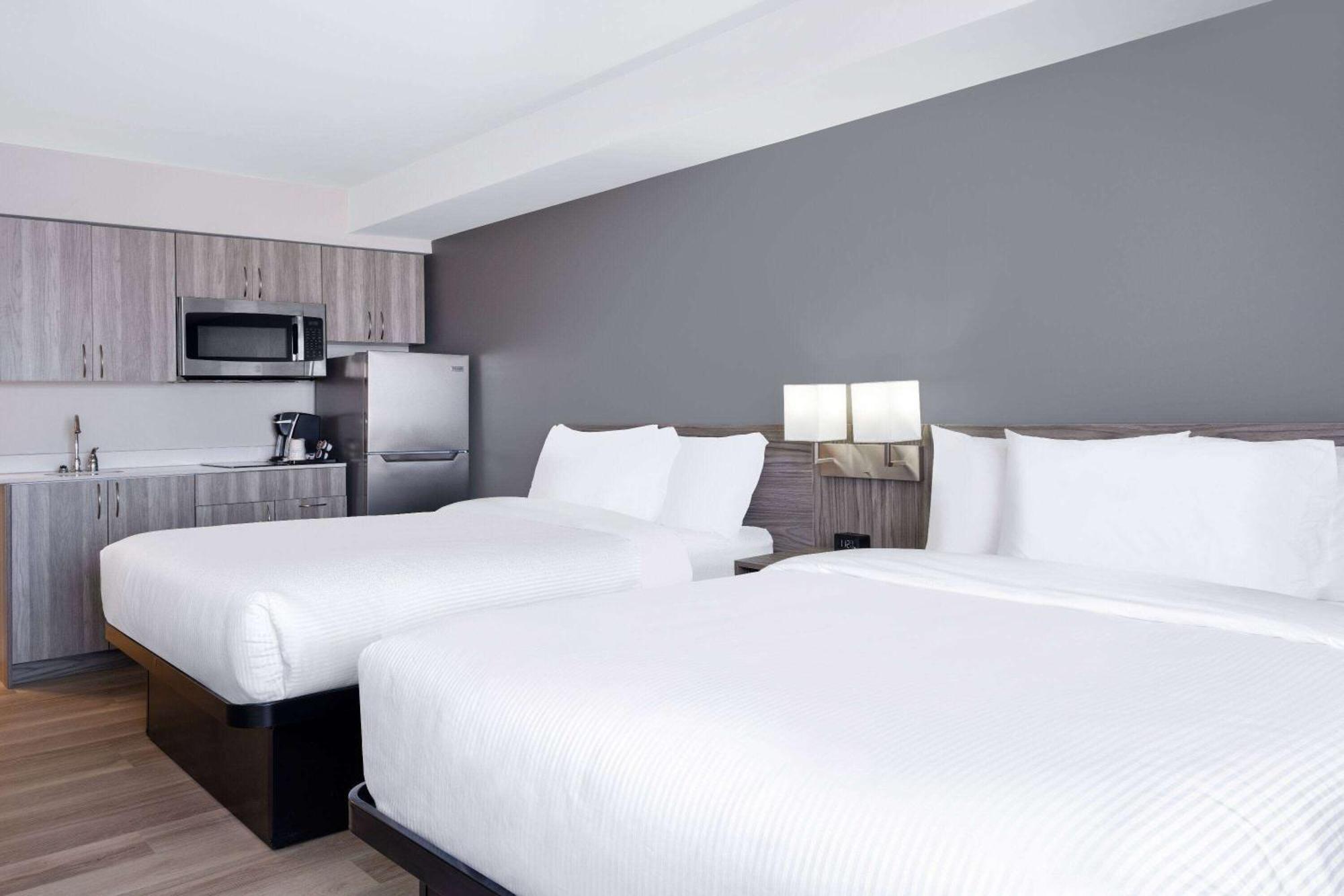Microtel Inn & Suites By Wyndham Kanata Ottawa West Exterior foto