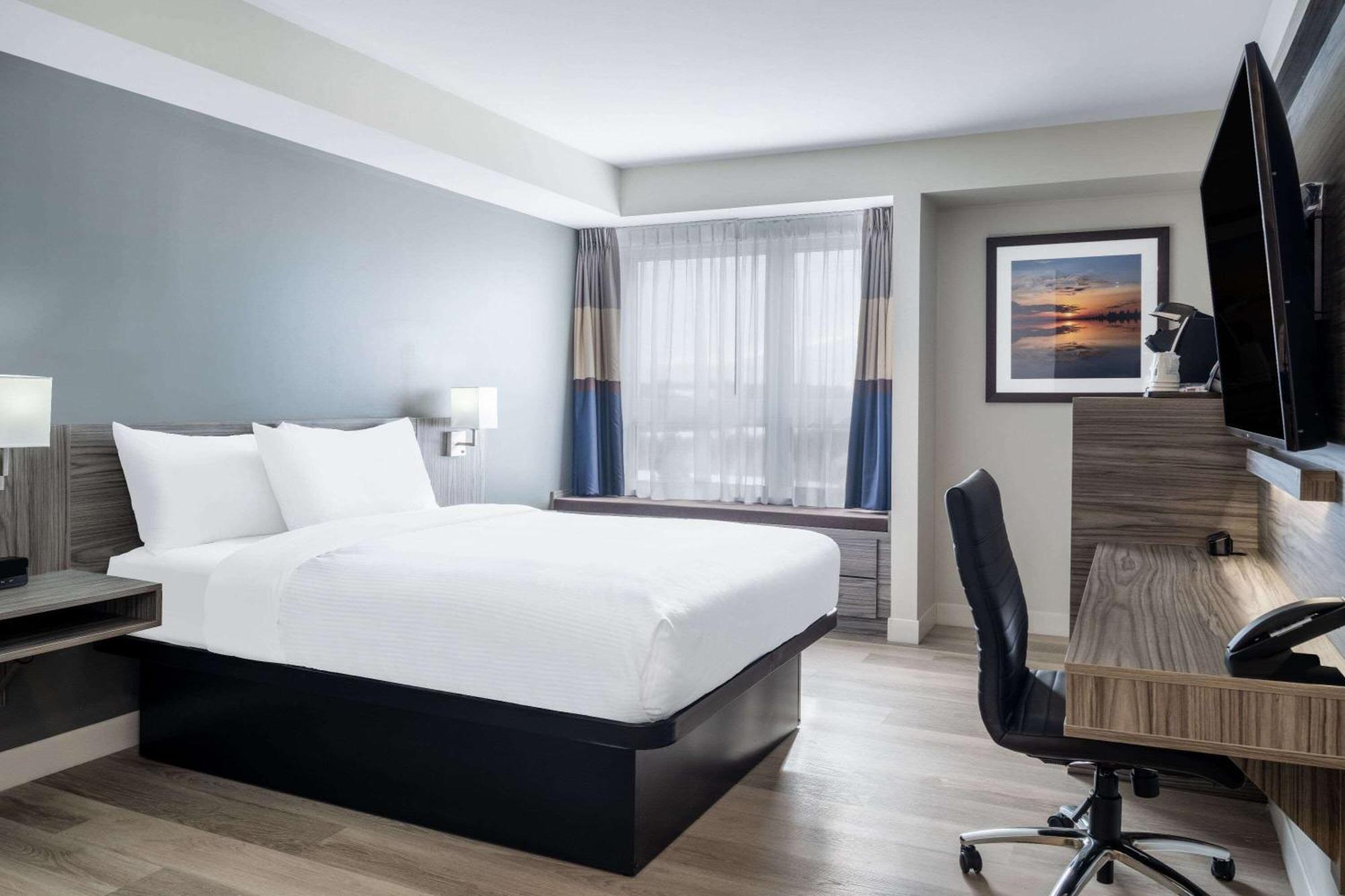 Microtel Inn & Suites By Wyndham Kanata Ottawa West Exterior foto